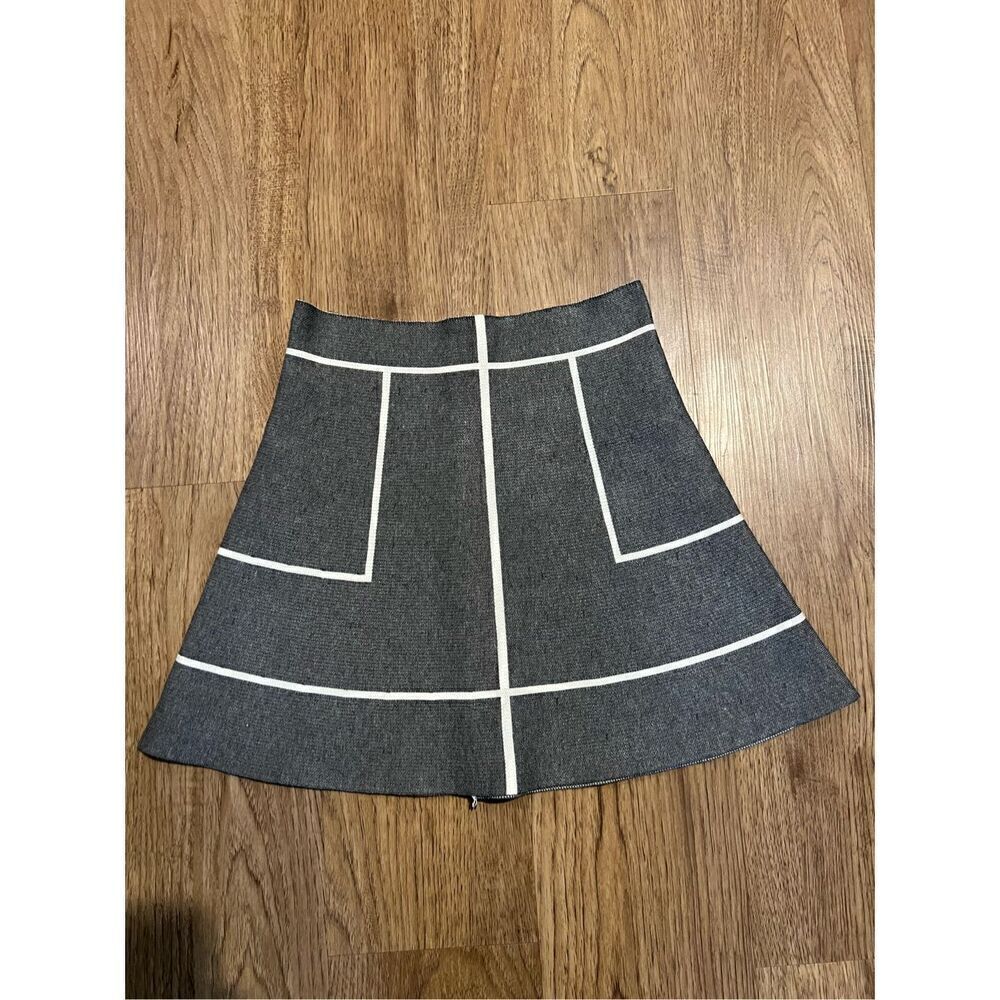 Women's knitted flared mini Skirt Colors: gray &white size S - Picture 3 of 6